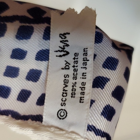 Vintage Scarves by Vera Neuman navy & white approx 21 square 100% acetate - Picture 5 of 8